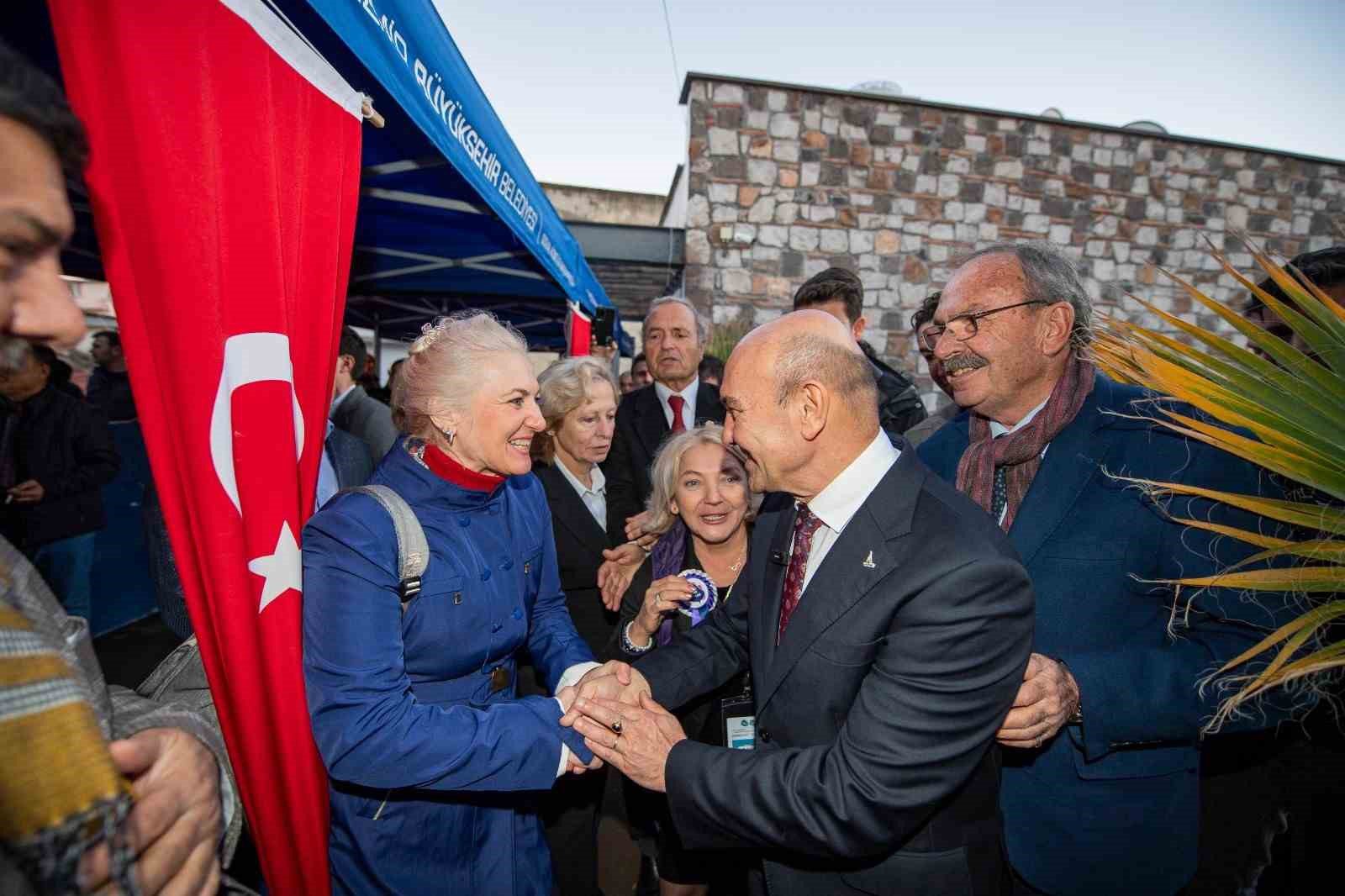 Başkan Soyer’e meclis üyeleri birliği ve sivil toplumdan destek