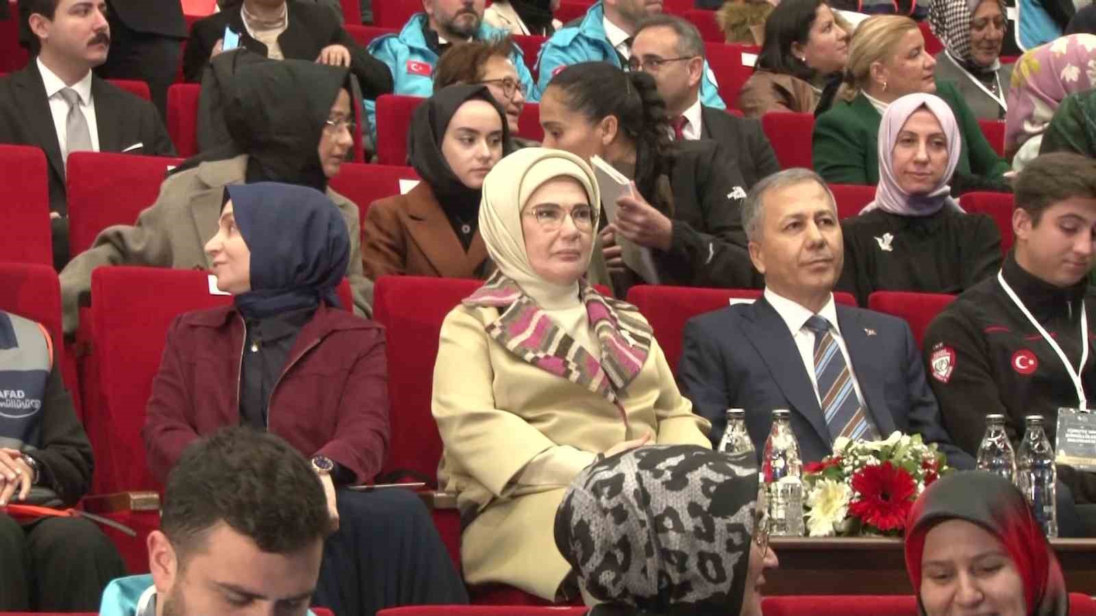 Emine Erdoğan: "İki aydır dünyanın gözü önünde vicdanlarımızı paramparça eden bir kıyım yaşanıyor”