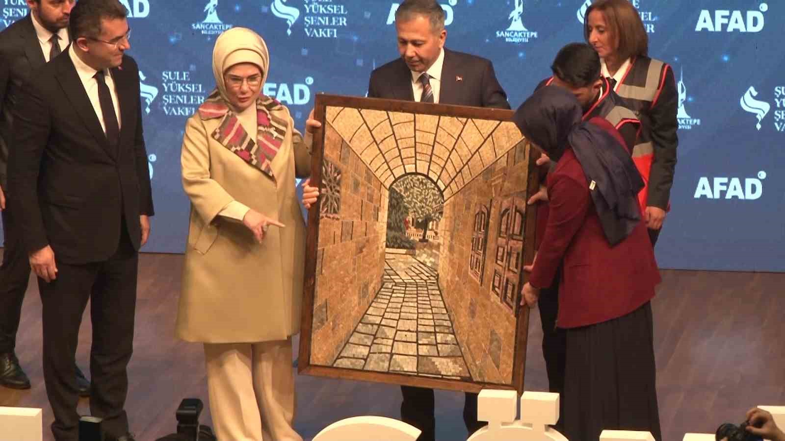 Emine Erdoğan: "İki aydır dünyanın gözü önünde vicdanlarımızı paramparça eden bir kıyım yaşanıyor”