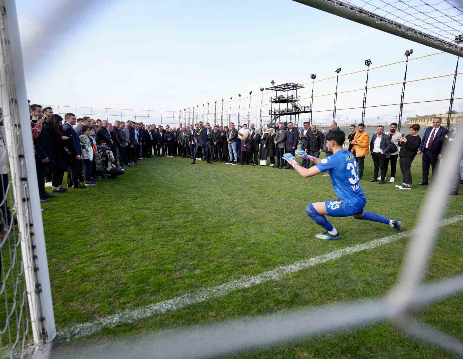 istanbulspor kulubunu ziyaret eden murat kurum istanbul sporun bas sehri olacak 0 OHydETtG