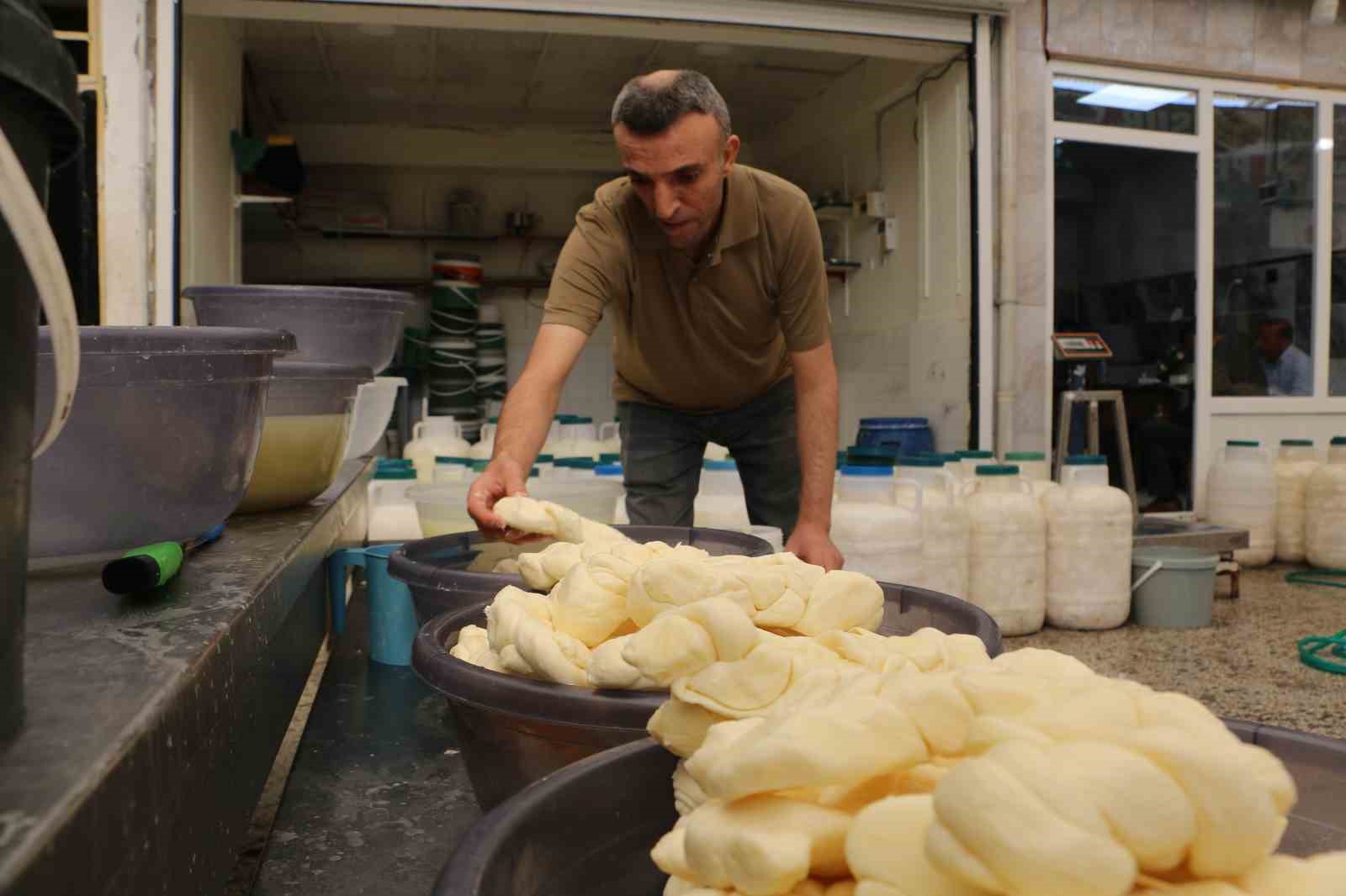 Diyarbakır’ın kışlık peyniri tezgahlarda yerini almaya başladı