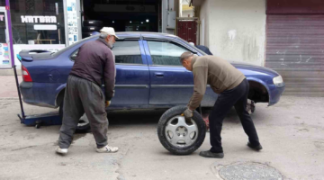 Lastik ustaları: “Kış lastiklerini kar yağmadan takın”