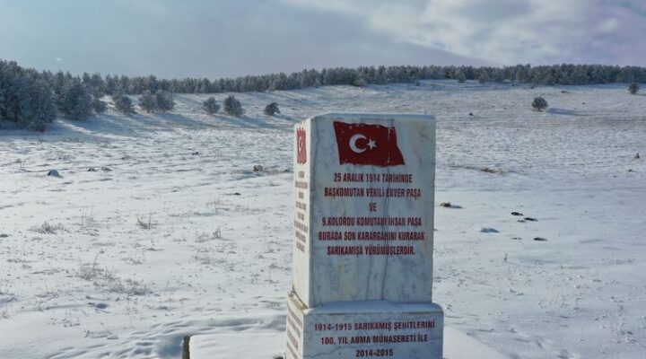 Potini var, delik deşikAnası elinde beşik…