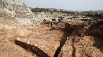 Diyarbakır’da arkeolojik kazıda 54 çocuğa ait mezarlık bulundu