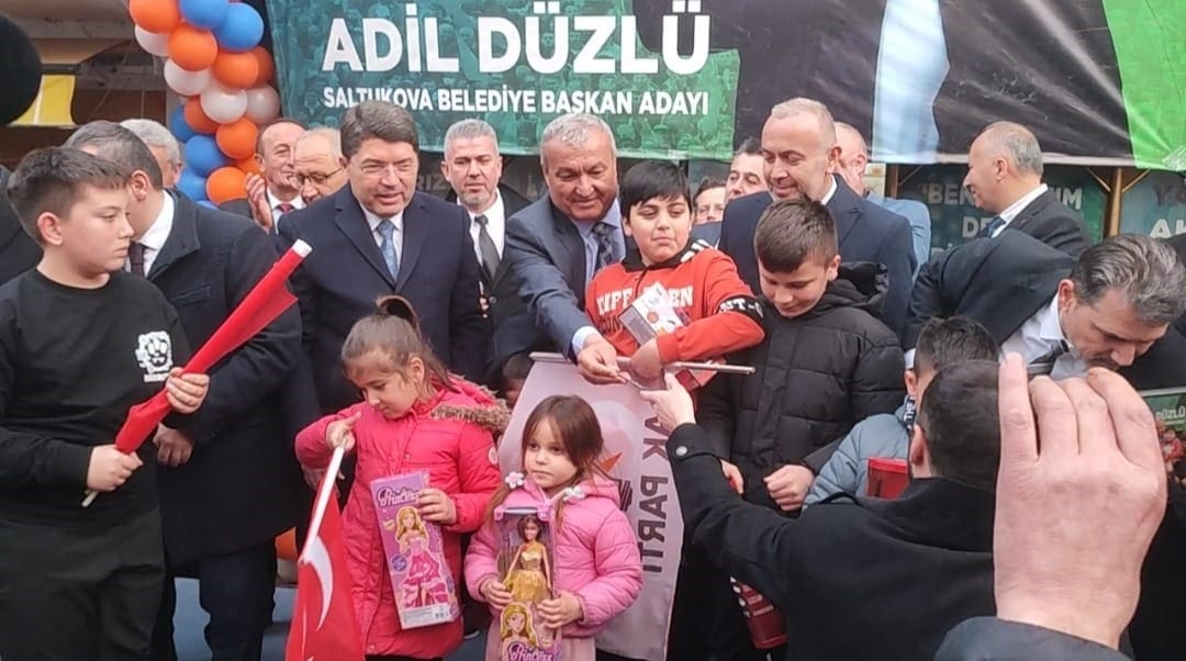 Adalet Bakanı Tunç’a engelli gençten “Binali Yıldırım” sürprizi