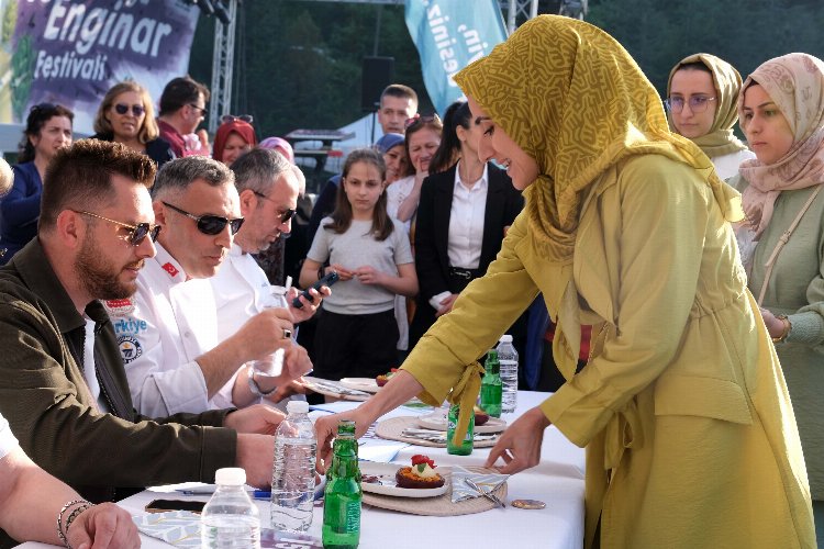 Bursa'da enginarlı tatlılar festivale damga vurdu