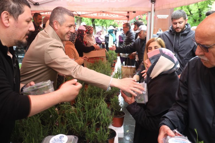 Kadın çiftçiler traktörleriyle tarımda biz de varız dedi