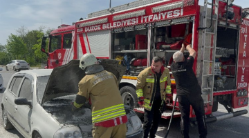 Düzce'de otomobil yangınına anında müdahale