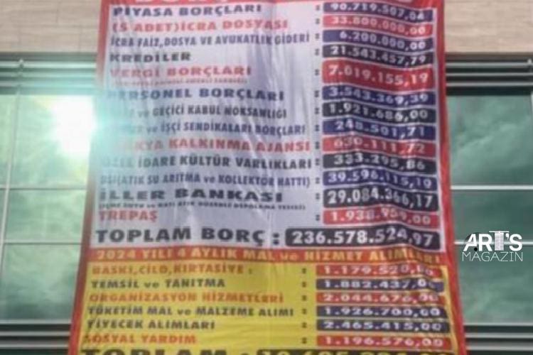 Uzunköprü’nün borçları belediye binasına asıldı