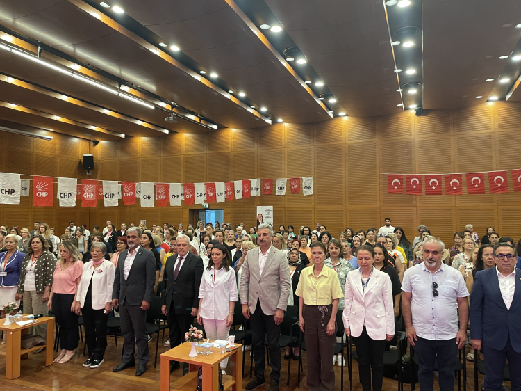 CHP Bursa İl Kadın Kolları Kongresi Merinos AKKM’de yapıldı