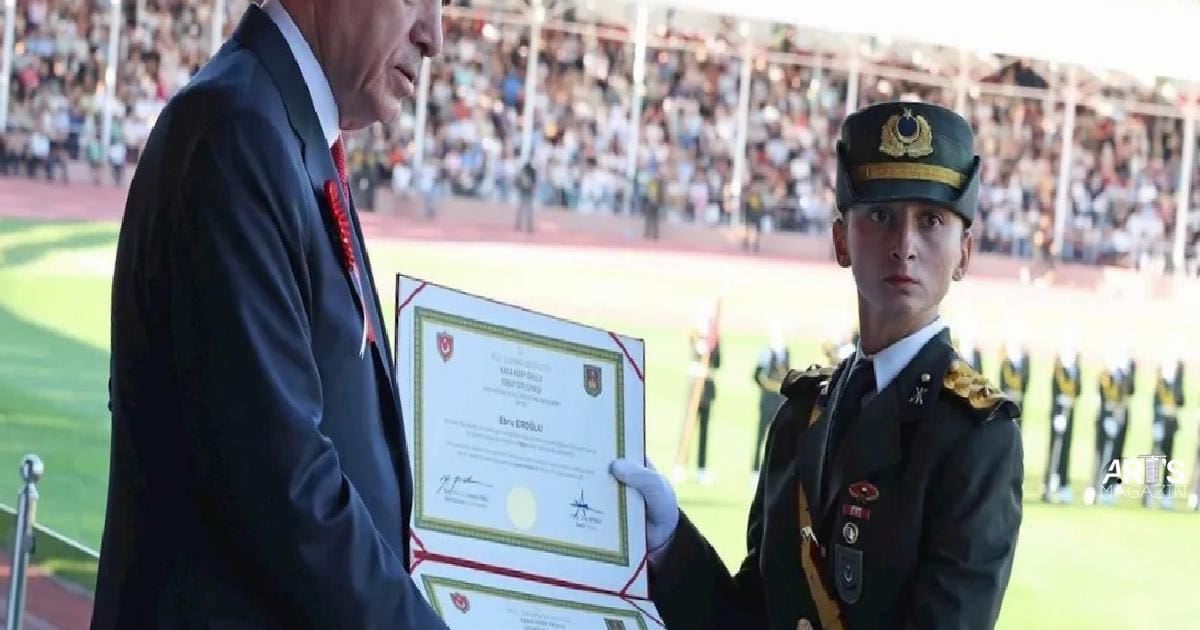 Cumhurbaşkanı Erdoğan, Kara Harp Okulu mezuniyet törenine katıldı